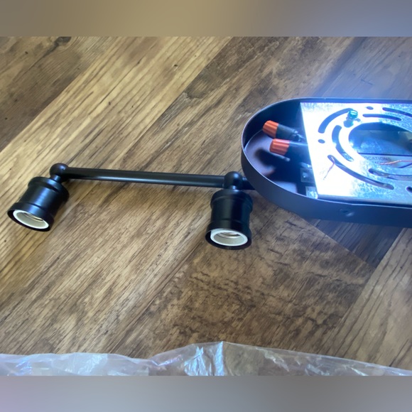 Meridian Bronze vanity light New In Box - Picture 9 of 13